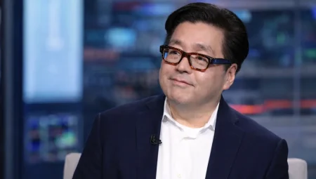 Tom Lee: Taban görüldü, paylar doruğa dönebilir