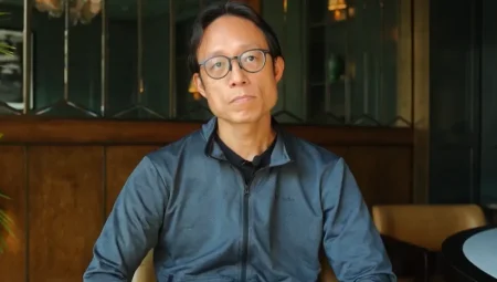 Yat Sui kimdir?